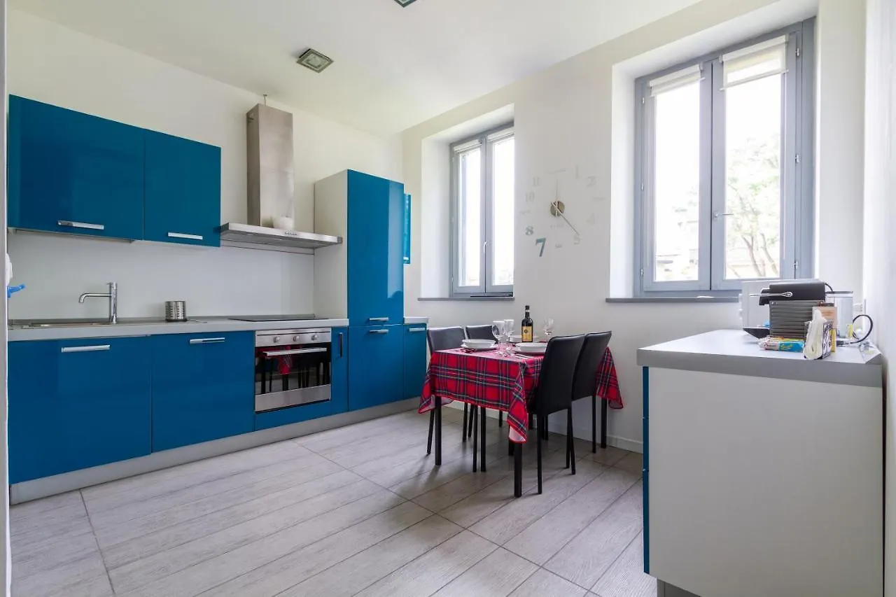 Lux Apartment Milano Metro M2 0*,  Italia