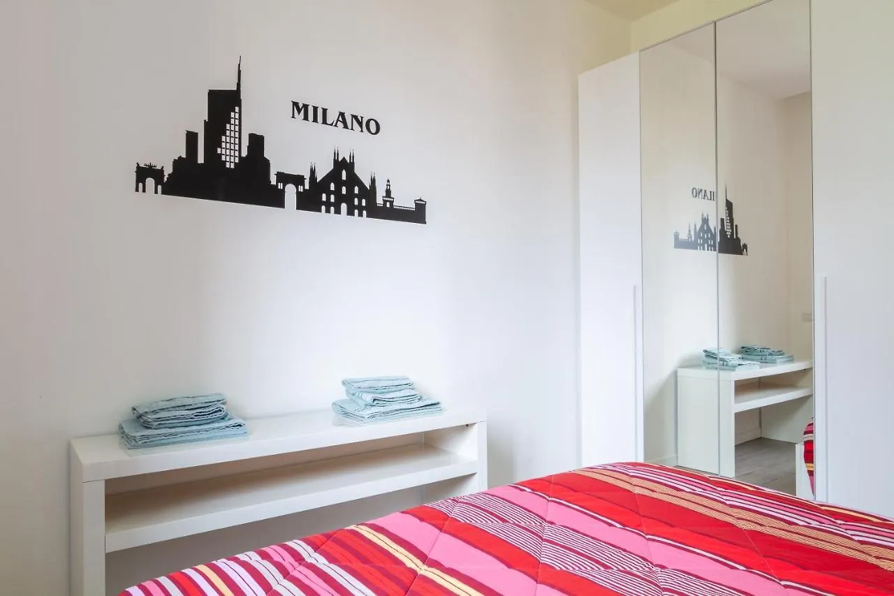 Lux Apartment Milano Metro M2 0*,  Italia