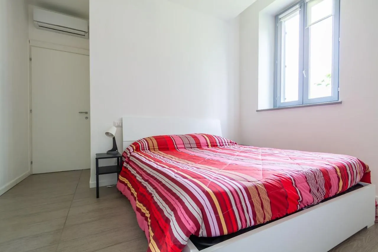 Lux Apartment Milano Metro M2 0*,