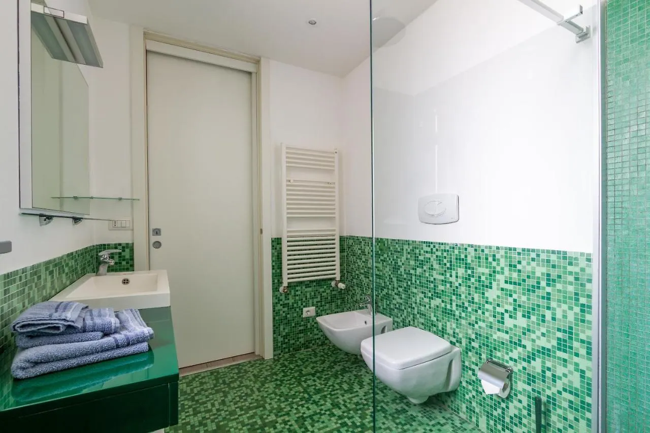 Lux Apartment Milano Metro M2 0*,